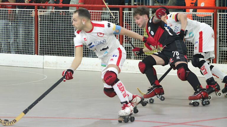 HAT TRICK DI ORTIZ E IMPECCABILE PRESTAZIONE DI CORONA. L’HOCKEY SARZANA TORNA A VINCERE A GROSSETO: 1-3 IL RISULTATO FINALE.